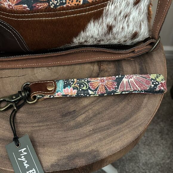 Myra Sillage Shoulder Bag /matching key fob - Picture 12 of 12